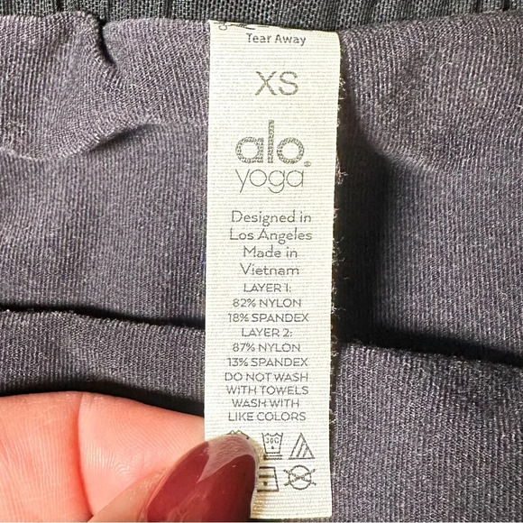 Alo Yoga Ambience Layered Graphic Performance Shorts - Picture 8 of 8